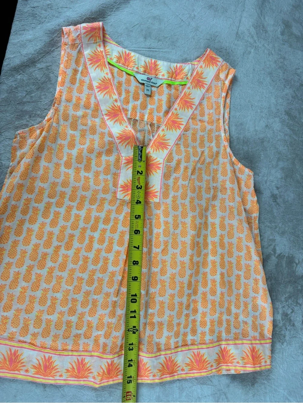 Vineyard Vines Orange Pineapple Print V-Neck Tank Xanax - Picture 3 of 6
